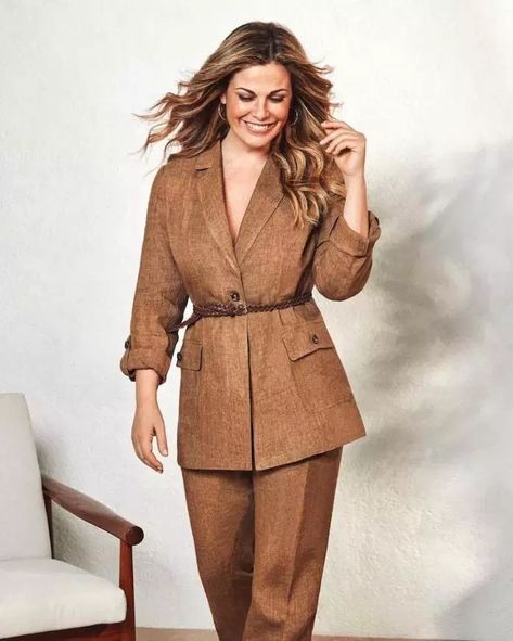 Copiare il look di Vanessa Incontrada: outfit semplici, femminili e boho chic Palette Autumn, Mix & Match, Fall Color Palette, Sophia Loren, Color Analysis, Best Actor, Fall Colors, Peplum Dress, Boho Chic