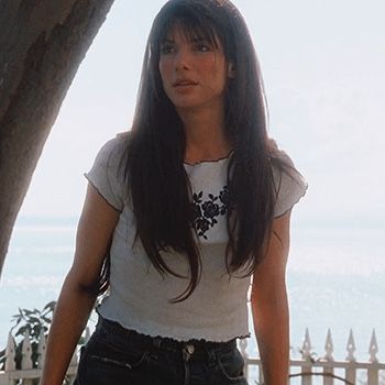 Sally Owens Hair, Sandra Bullock Bangs, Sandra Bullock Hair 90s, Sally Owens, Sandra Bullock Hair, Practical Magic Movie, Nuremberg Germany, Country Singer, Magic Hair