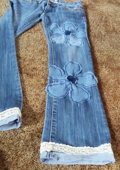 Size Up Jeans Diy, Sewing Projects Fashion, How To Add Patches To Jeans, Customized Jeans Ideas, Diy Decorated Jeans, Adding Lace To Clothes, Upcycle Pants Diy, Upcycle Boho Clothing Diy, Jeans Ideas Creative