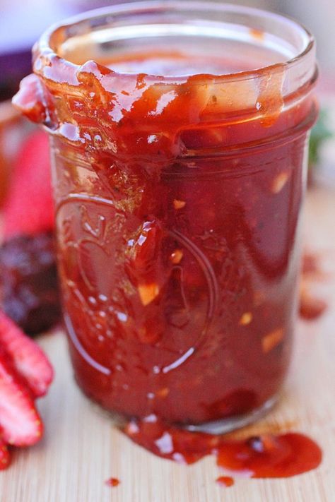 Strawberry Bbq Sauce, Chipotle Bbq Sauce, Fried Cheesecake, Strawberry Honey, Homemade Bbq Sauce Recipe, Honey Chipotle, Barbecue Sauce Recipes, Marinade Sauce, Bbq Sauce Recipe