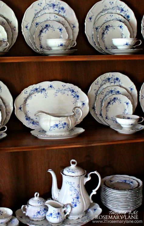 Displaying Dishes, Crockery Display, China Hutch Display, China Cabinet Decor, Traditional Livingroom, Blue And White Dishes, Hutch Display, China Cupboard, China Storage