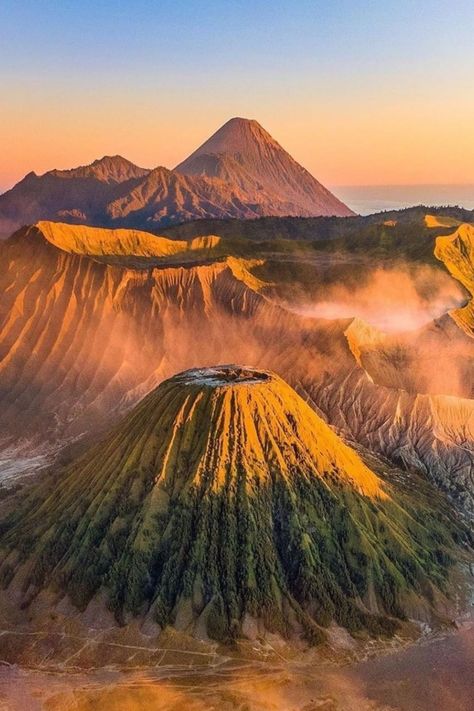 view mountains nature Mountain Photos, East Java, Destination Voyage, Beautiful Mountains, Beautiful Places To Visit, Travel Insurance, Nature Travel, Most Beautiful Places, Volcano