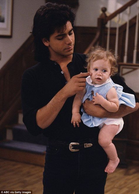 Jesse Wallpaper, Full House Season 1, Full House Characters, John Stamos Young, Full House Funny, Full House Tv Show, Full House Cast, 90s Hits, Michelle Tanner