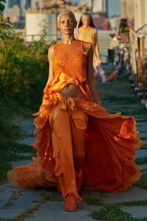 Ss22 Runway, Fashion Trend Report, Winter 2024 Fashion, 2022 Runway, 2022 Fashion Trends, School Dress, Orange Crush, Runway Trends, Birthday Outfits