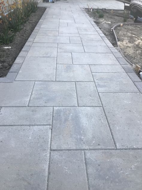 Paver Walkway Patterns, Front Walkway Pavers, Paved Walkway Ideas, Paver Sidewalk Ideas, Paver Designs Patterns, Walkway Pavers Ideas, Paver Walkway Ideas, Sidewalk Pavers, Walkway Design Ideas