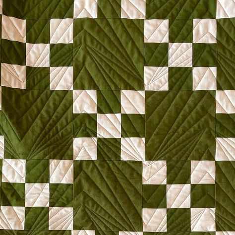 Mindy - Professional Longarm Quilter on Instagram: "Jennifer picked the most perfect olive green paired with a darling cat backing. It feels very spring to me, I love it! Pieced by Jennifer @seculargenealogist Pattern is #celticcrossingquilt by @loandbeholdstitchery Quilted by us! Wild Phil Quilting! We used Arris pantograph. #wildphilquilting #longarmquilter #longarmquilting #longarmquiltingservices #loandbeholdpatterns" Green And White Quilt, Green Quilts Ideas, Buffalo Check Quilt, Quilt Green, Green Quilts, Modern Quilt Blocks, Sewing Creations, Grey Quilt, Green Quilt