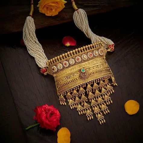 Indian Wedding, Wedding Ceremony, Bride, Bridal Jewellery, Traditional Jewellery, Rajasthani Jewellery, Jewellery, Rajput bride, Neckpiece, Aad Rajputi Aad Design Gold Kundan, Tevta Jewellery, Rajputi Jewellery Choker, Antik Jewellery Gold, Rajputi Aad Design Gold, Jadau Jewellery Traditional, Marwadi Jewellery, Navrathan Jewellers, Rajput Jewellery