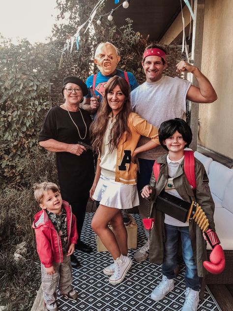 Goonies Family Costume, Goonies Family Halloween Costume, Goonies Halloween, Goonies Halloween Costume, Goonies Costume, 80s Movie Costumes, Goonies Party, School Halloween Costumes, 80s Fancy Dress