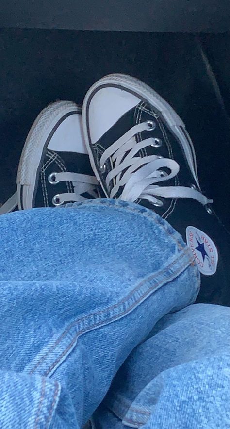 Converse Shoes Aesthetic, All Star Aesthetic, Converse Wallpaper, Converse Noir, Aesthetic Converse, Cool Converse, Converse Aesthetic, Converse Platform, Outfits 2000s