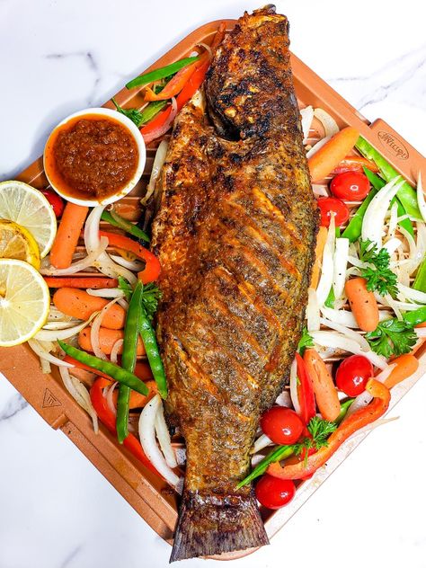 Whole Fish Recipes Baked, Fish Recipes Fried, Perch Fish Recipes, Whole Red Snapper Recipes, Pan Fried Fish Recipes, Fish Bbq, Whole Fish Recipes, Roasted Fish, Lake Fish