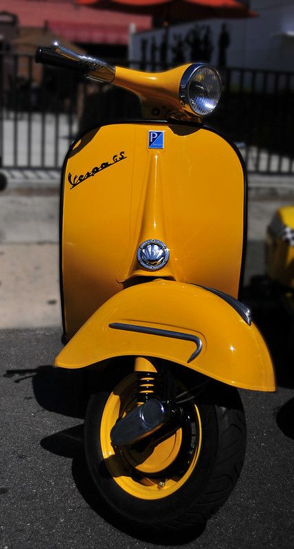 Yellow Vespa, Vespa Motor Scooters, Scooter Price, Vespa Ape, Vespa S, Italian Scooter, Classic Vespa, Motos Harley, Vespa Sprint