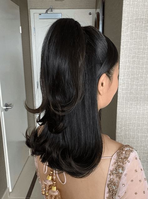 Brunette Hair Hairstyles, Wedding Hairstyles Half Up Half Down Ponytail, Cute Layer Hairstyles, Long Graduation Hair, Hairstyles Medium Hair Wedding, Curled Up Ends Hair, Long Brown Hair Styles Hairstyles, Hair Styles To Go Out, Grad Hairstyles Black Hair