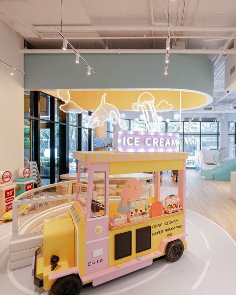 Kids Cafe Playroom Modern, Grab And Go Restaurant Design, Soft Play Cafe, Kids Restaurant Ideas, Play Cafe Design, Play Cafe Ideas Coffee Shop, Playhouse Restaurant, Kids Cafe Playroom, Kids Cafe Ideas