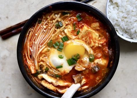 Sundubu Jjigae (Korean Spicy Soft Tofu Stew) - Travelandmunchies Southern Biscuits And Gravy, Sundubu Jjigae, Soft Tofu Stew, Tofu Stew, Soft Tofu, Korean Soup, Curry Meatballs, Curry Noodles, Jollof Rice