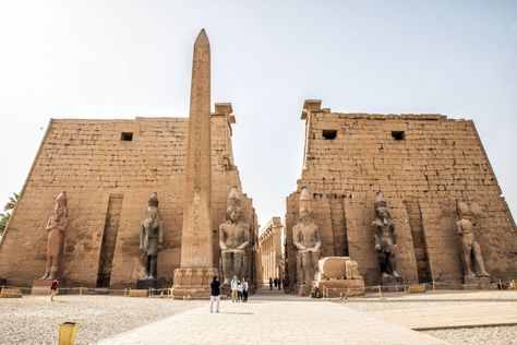 Egypt travel tips and advice: is Egypt safe, best time to visit, with advice for tipping, drinking water, etc. #egypt #traveladvice #traveltips Cairo Tower, Ancient Places, Luxor Temple, Ramses Ii, Karnak Temple, Egypt Tours, Luxor Egypt, Palm Jumeirah, Tourist Sites