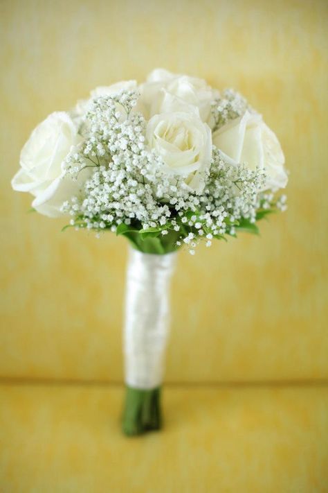 Maid Of Honor Bouquet White, Bride Maid Bouquets, Maid Of Honor Flower Bouquets, Prom Mini Bouquet, Mini Roses Bouquet, White Mini Bouquet, Mini Bridal Bouquet, Entourage Flowers, Homecoming Bouquet