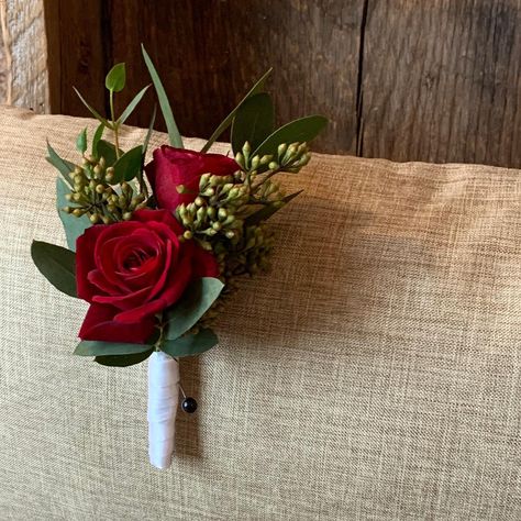 Red Boutineer, Rose Boutineer, Red Corsage Homecoming, Red Boutonniere Wedding, Prom Corsage And Boutonniere Red, Red Rose Corsage And Boutonniere, Red Rose Bouquet For Prom, Simple Rose Bouquet, Red Corsage And Boutonniere