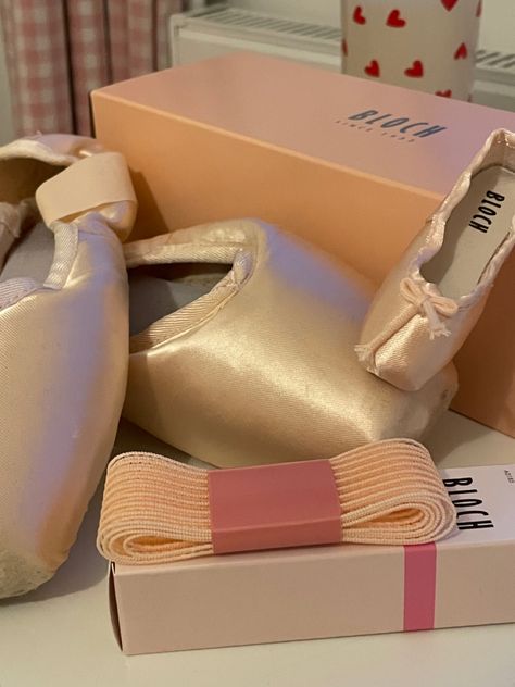 Bloch Ballet Aesthetic, Bloch Pointe Shoes, Joffrey Ballet, Dancer Lifestyle, Ballet Beauty, Pointe Shoes, Wedding Ribbon, Spring Aesthetic, Pinterest Girls