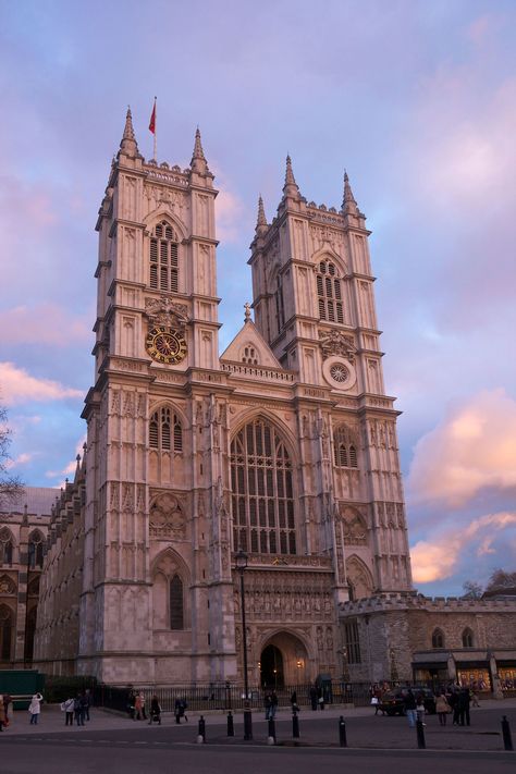 Famous Structures, Westminster Abbey London, Medieval Architecture, London Architecture, British Invasion, London Town, Tower Of London, Westminster Abbey, England Uk