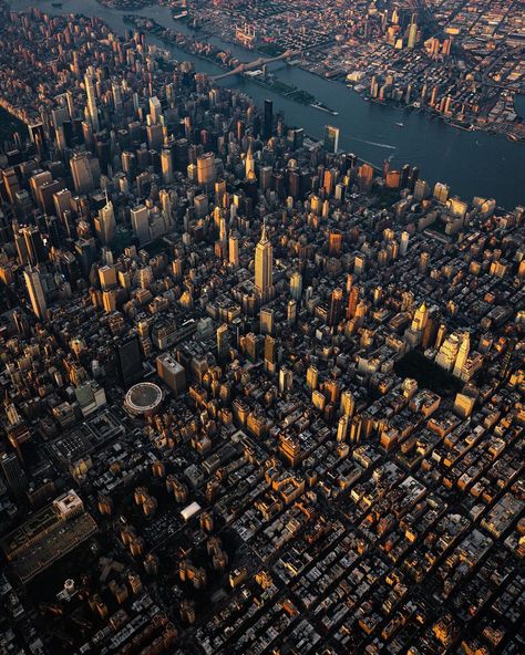 Empire State Building on X: "With lots of love from above 📷: @craigsbeds https://t.co/4mvEjjkya0" / X New York From Above, Nyc Itinerary, New York Architecture, City Vibes, New York Photography, Manhattan Nyc, Ellis Island, New York Photos, Ny City