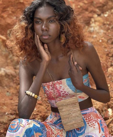 Cindy Rostron, Aboriginal Australian model Aboriginal Australian People, Aboriginal Portrait, Melanesian People, Character Help, Sun People, Australian Aboriginals, Polynesian People, Australian Culture, Weird Photos