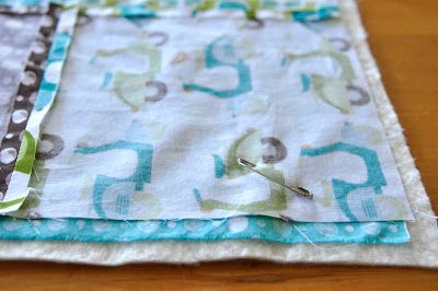 simple baby quilt tutorial - Couture, Patchwork, Simple Patchwork Quilt, Simple Baby Quilt, Beginner Quilting Projects, Quilting Methods, Baby Quilt Tutorials, Sewing Quilts, Easy Baby Blanket