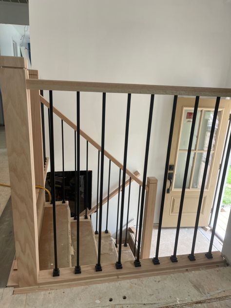 Wall Between Living And Dining Room, Railing In Living Room, Stair Railing Half Wall, Split Level Open Staircase Ideas, Railing Between Kitchen And Family Room, Diy Stair Banister Makeover, Bilevel Staircase Ideas, Split Level Stair Railing, Split Level Railing