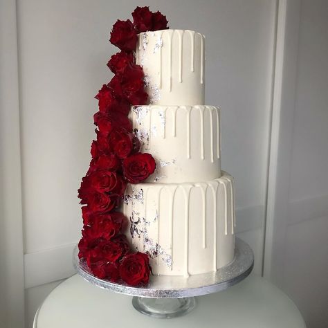 Nomad Wedding, 3 Tiered Wedding Cake, Cake With Red Roses, 3 Tier Birthday Cake, Red Wedding Cake, Red Rose Wedding Cake, Dark Red Wedding, Gothic Wedding Cake, Big Birthday Cake