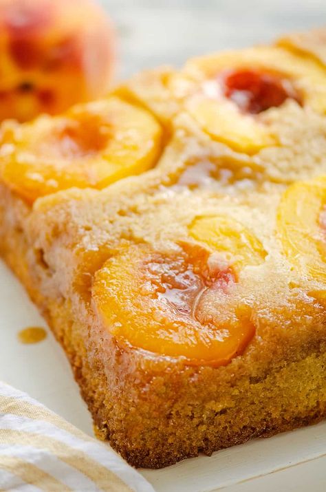 This homemade Peach Upside Down Cake is a delicious dessert recipe made perfect with fresh summer peaches, cinnamon and vanilla. #PeachCake #UpsideDownCake #PeachDessert Peach Cakes, Ginger Cakes, Peach Cake Recipes, Peach Upside Down Cake, Recipes Using Cake Mix, Crystallized Ginger, Nursing Cake, Peach Dessert Recipes, Impressive Desserts