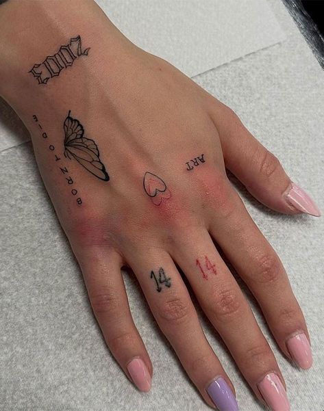 4cm Tattoo Ideas, Micro Hand Tattoos For Women, Simple Shaded Tattoos, Small Hand Tattoos For Women Unique, Small Y2k Tattoos, Tattoos Teacher, Side Of Hand Tattoos For Women, Finger Tattoos Women, Dainty Hand Tattoos For Women