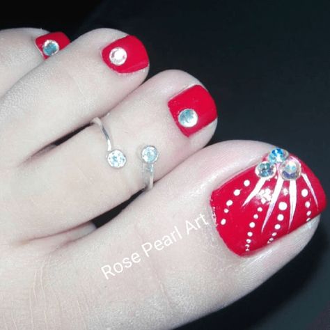 45+ Festive Christmas Toe Nails Design Ideas Christmas Toes, Festive Nail Art, Plaid Nails, Green Nail Polish, Miniature Christmas Trees, Mini Ornaments, Nails For Kids, Festival Nails, Toe Nail Designs