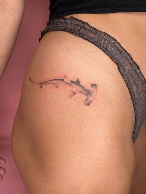 100 Magnificent Shark Tattoos ( The Biggest Gallery) Women’s Shark Tattoo, Marine Biologist Tattoo Ideas, Small Ocean Tattoo Ideas Simple, Shark Hip Tattoos Women, Hip Shark Tattoo, Pretty Shark Tattoo, Shark Hip Tattoo, Marine Tattoo Ideas, Thresher Shark Tattoo