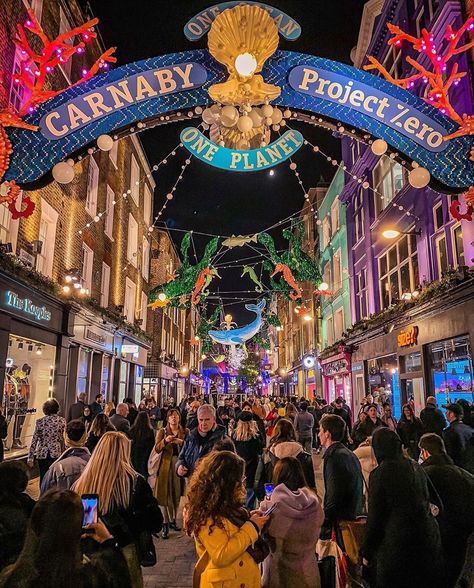 We LOVE England🇬🇧🏴󠁧󠁢󠁥󠁮󠁧󠁿 on Instagram: “Carnaby Street London✨  The first Christmas lights in London have been lit✨🎄🎊 Love this photo by @engr.nelson.ph #weloveengland #london…” Christmas Light Tour, Carnaby Street, London Aesthetic, Soho London, London Christmas, Xmas Lights, Europe Tours, London Travel, Create Photo