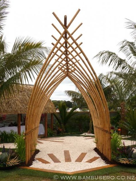 structure - this would look great in the garden! Engagement Stage, Bamboo Roof, Bamboo Diy, Bamboo Building, Bamboo House Design, Bamboo Structure, Bamboo Construction, Bamboo Decor, Bamboo Architecture