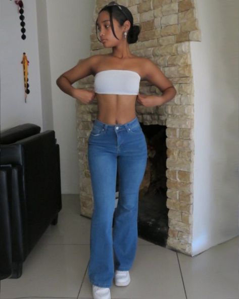 Flare jeans, y2k aesthetic, high rise flare jeans Flare Jeans With Tank Top, Flare Long Sleeve Top Outfit, High Waisted Blue Jeans Outfit, Tube Top Fits Aesthetic, Low Waisted Leggings Outfit, High Rise Flair Jeans Outfit, Midrise Jean Outfit Y2k, Flare Jeans With Air Forces, Low Waisted Jeans Flare