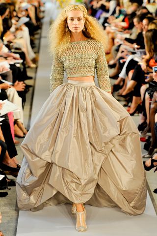 Oscar de la Renta Spring 2012. Many voluminous skirts adorned the collection. Big Dresses, Puffy Skirt, Taffeta Skirt, Party Rock, Gown Pattern, Ball Gown Skirt, Bubble Skirt, Elegant Skirt, Party Skirt