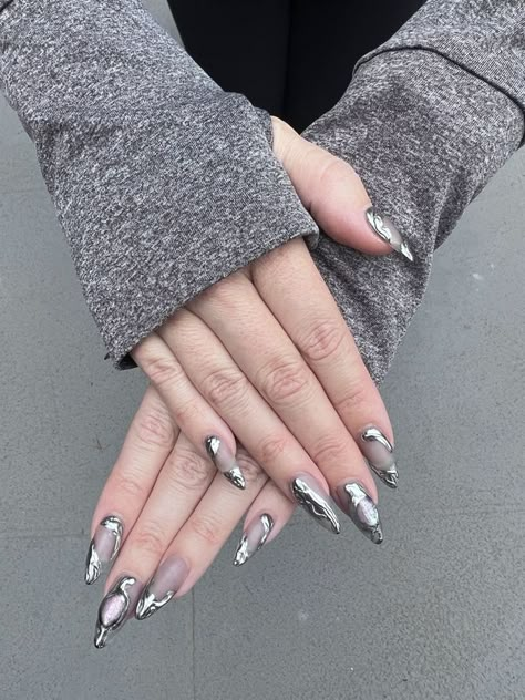 Liquid Metal Nails, Nails Acrylic Spooky, Nail Ideas Disney, Witch Nails Acrylic, Nail Designs Y2k, Nails Designs Autumn, Current Nail Trends 2023, Fall Nails Designs Autumn, September Nails Designs