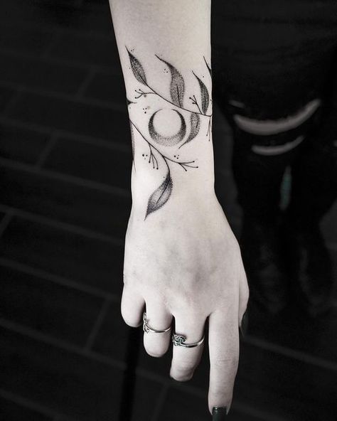 Witchy Wrist Tattoos For Women, Witch Core Tattoos, Organic Tattoo Nature, Cottage Core Aesthetic Tattoo, Feminine Witchy Tattoos, Floral Witch Tattoo, Witchcore Tattoo, Witch Style Tattoo, Witchy Cottagecore Tattoo