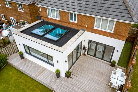 Flat Roof Skylights, Small House Extensions, Extension Veranda, Orangery Extension, Bungalow Extensions, Flat Roof Extension, Roof Skylight, Conservatory Design, Skylight Design