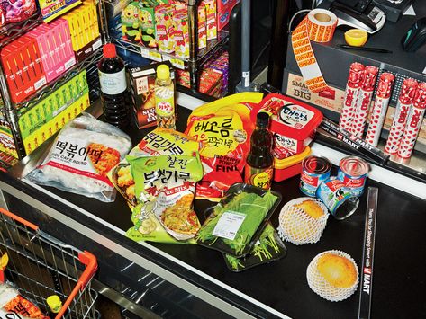 How to Shop a Korean Supermarket: a Chef's Guide to Hmart | Deuki Hong shows us his favorite Korean grocery picks ahead of the national supermarket chain's first food hall opening in Austin. Korean Recipes, Normal Aesthetic, Korean Supermarket, H Mart, Korean Store, Korean Life, Korean Grocery, Wine Magazine, Korean Cooking