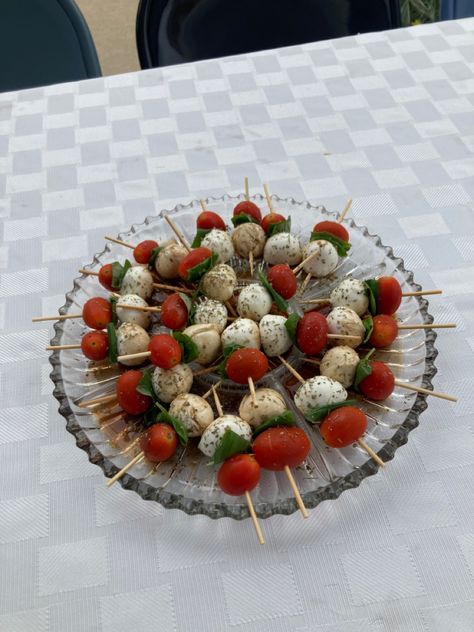 Tomato Mozzarella Charcuterie, Tomato Basil And Mozzarella Appetizers, Simple Hosting Snacks, Appetizers Toothpick, Motzerella Balls And Tomatoes Balsamic, Tomato Decoration Ideas, Mozzarella And Tomato Appetizer, Tomato Basil Mozzarella Skewers, Mozzarella Tomato Basil Skewers