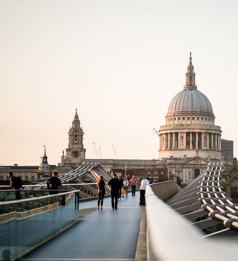 Highlights of England, Scotland & Ireland Tour | EF Go Ahead Tours Gateshead Millennium Bridge, St Pauls Cathedral London, Limerick City, Ireland Tours, Millennium Bridge, Edinburgh City, St Paul's Cathedral, Pr Agency, London Landmarks