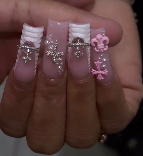 Acrylic Nails Ideas With Pearls, 26 Inch Bussdown, Pink And White Nails Y2k, Cute Square Nails Long, Nails Acrylic2023, Pink Nail Sets With Charms, Square Gel X Nail Designs, Small Square Nails Design, Birthday Nail Set Ideas Leo