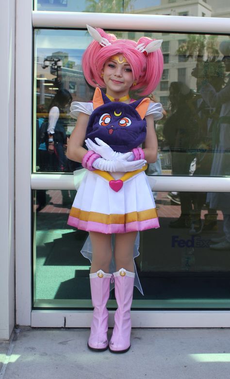 We love this adorable Chibi Moon costume from Sailor Moon Sailor Moon Halloween Costume, Sailor Moon Halloween, Sailor Moon Party, Moon Tiara, Sailor Moon Birthday, Sailor Moon Costume, Powerpuff Girls Characters, Moon Costume, Moon Sailor