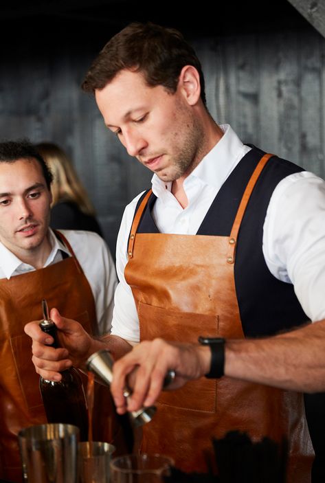 One of our favorite corporate branding projects mixologist aprons for  Gaggenau Restaurant 1683  https://loom.ly/2zI49Ws  #bartender #leather #apron #mixologist #gear #sexy #workwear #genuineleather #handmade #stashco #womenbuilders #attentiontodetail #webuildwhatwesell 📷courtesy of @gaggenauofficial Bartender Apron, Michelin Chef, Leather Apron, Uniform Design, Corporate Branding, Dining Experiences, Luxury Homes, Loom, Apron