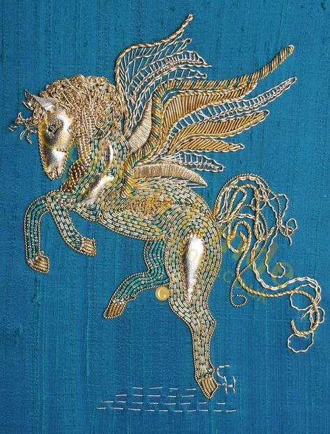 Handwork Design, Goldwork Embroidery, Zardosi Embroidery, Gold Work Embroidery, Tambour Embroidery, Animal Embroidery Designs, Hand Work Embroidery, Handwork Embroidery Design, Animal Embroidery