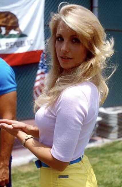 80s Actresses, Blonde Actresses, Heather Thomas, Famous Women, Blonde Beauty, Classic Hollywood, Celebrities Female, Heathers, Pin Up