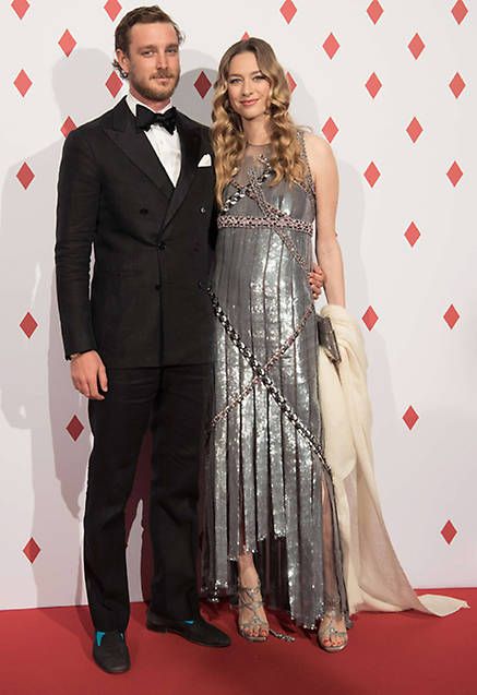 Haute Couture Looks, Armani Fashion, Beatrice Borromeo, White Evening Gowns, Valentino Gowns, Yellow Sundress, Valentino Haute Couture, Princess Caroline Of Monaco, Style Royal