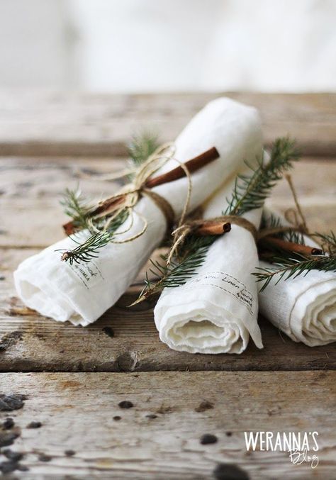 Favorite Things – Holiday Edition! Natal Natural, Navidad Natural, Christmas Entertaining, White Christmas Decor, Natural Christmas, Christmas Napkins, Rustic Holiday, Christmas Table Settings, Pine Needles