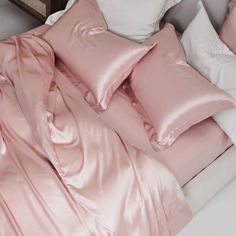 Pink Princess Bedding, Pink Bed Sheets, Beautiful Bed Designs, Silk Bed Sheets, Silk Duvet Cover, Pink Sheets, Pink Pilates, Silk Sheets, Satin Bedding